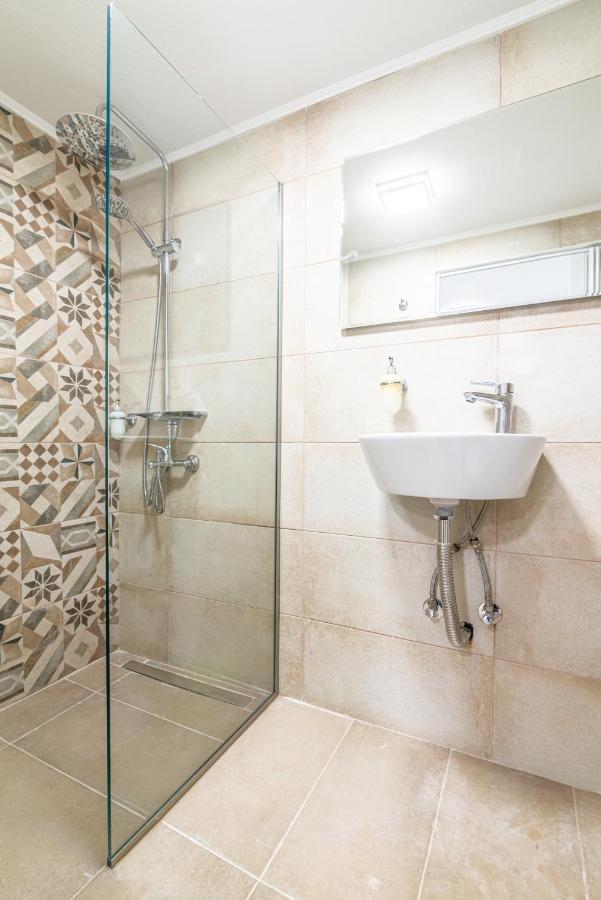 New Loft In The Heart Of City Center كاندية المظهر الخارجي الصورة